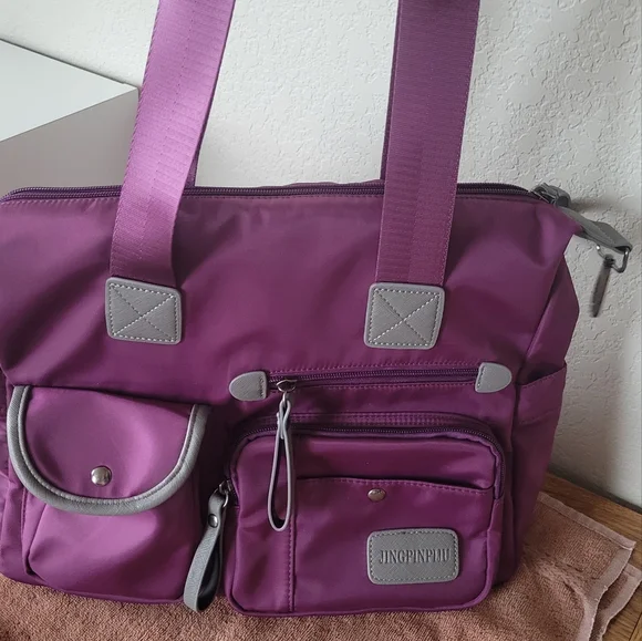 New lady's handbag. - Picture 2 of 12